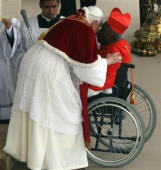  Benot XVI et le cardinal Poreku Dery. 