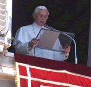  Benot XVI rcite le Regina Caeli